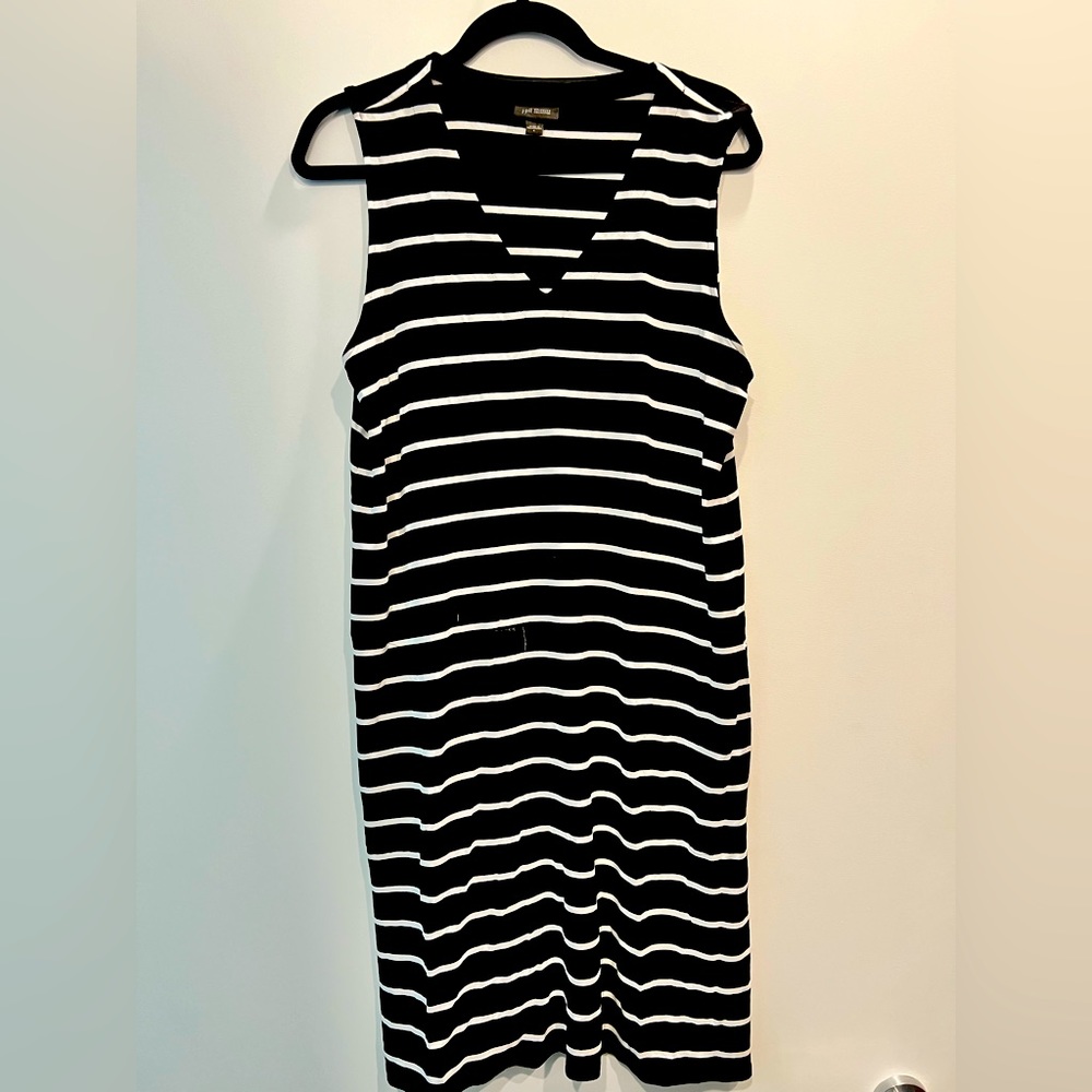 JJill shift dress. Comfortable fit with pockets. Easy to pack.